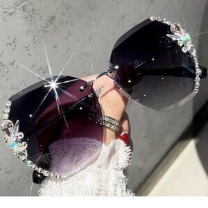 Sunglasses for Women: Rimless Gradient Lens with Rhinestones